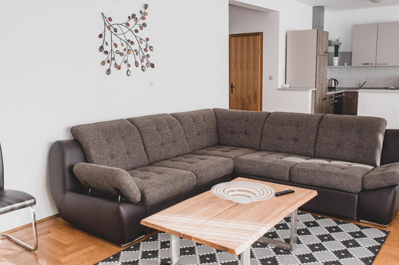 Helles 3 Schlafzimmer Apartment Zwischen Zagreb Zentrum & Natur Exteriér fotografie